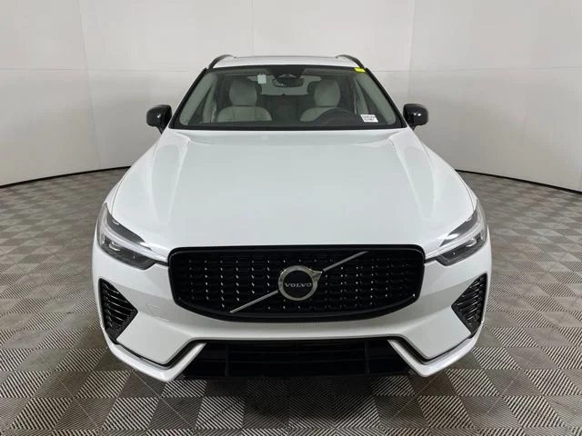 Certified Used 2024 Crystal White Volvo Plus image 4