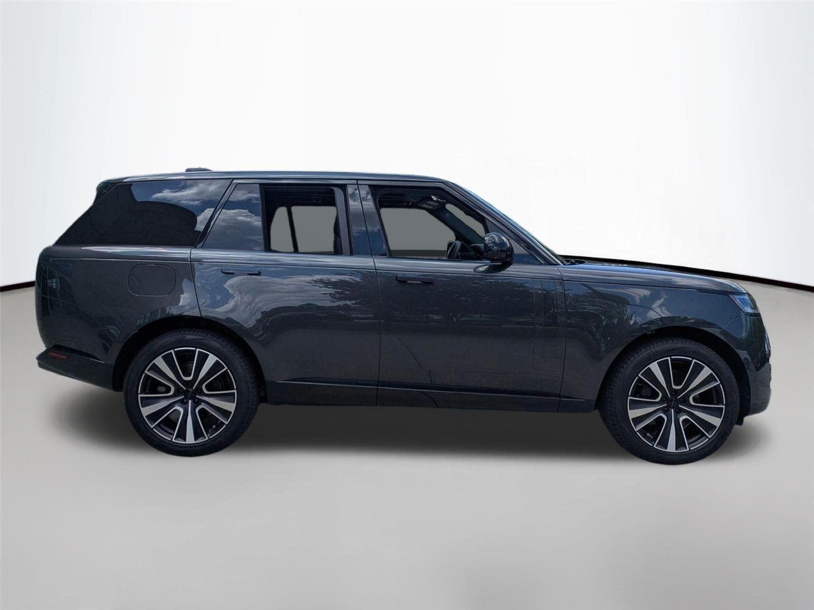 Used 2025 Carpathian Grey Premium Metallic Land Rover SE image 4
