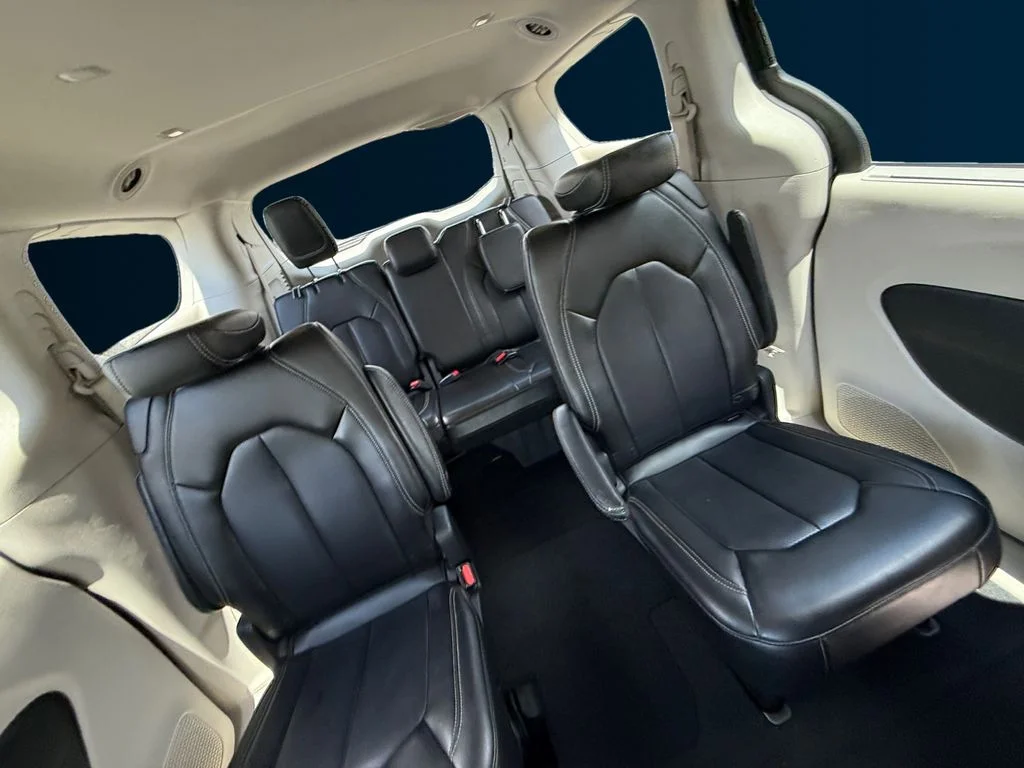Used 2023 Black Chrysler Touring L image 18