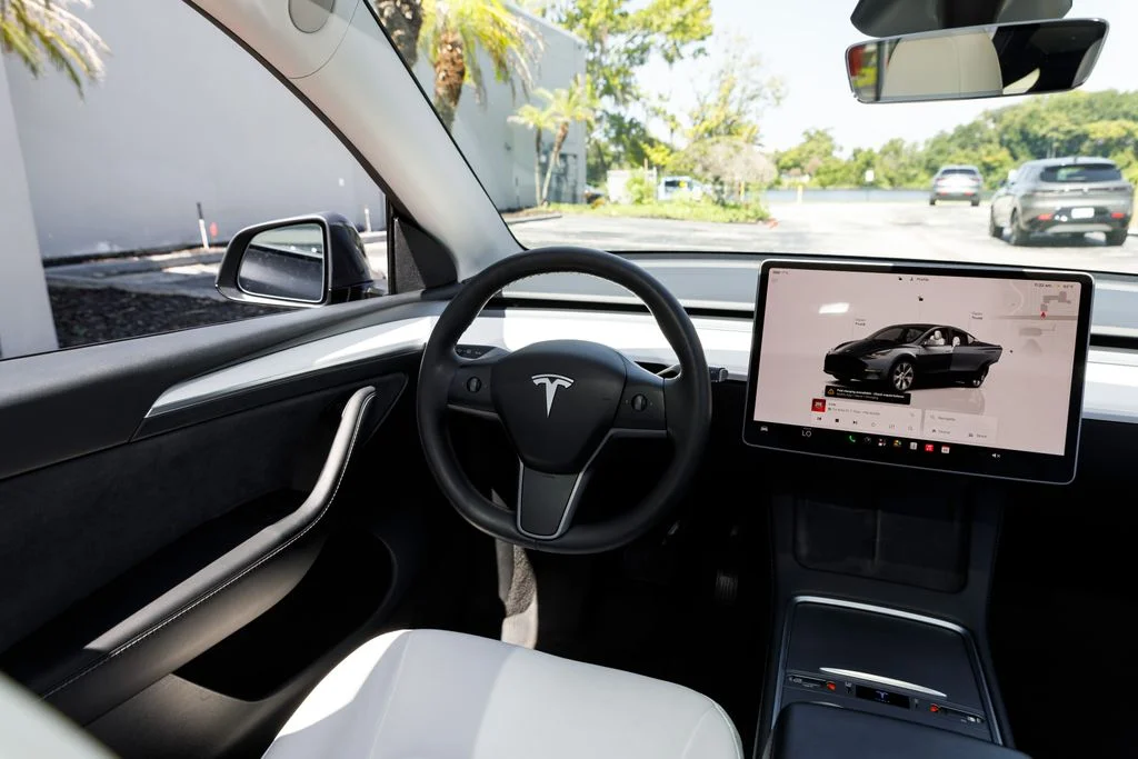 Used 2023  Tesla Long Range image 9