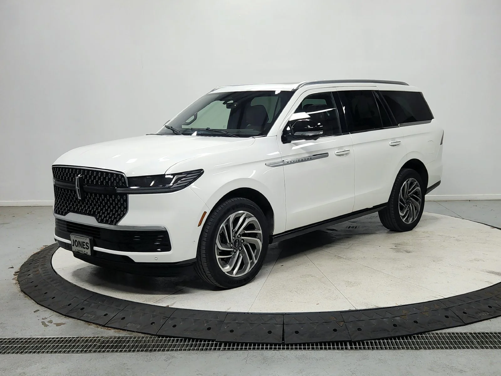 Used 2025 White Lincoln Reserve image 4