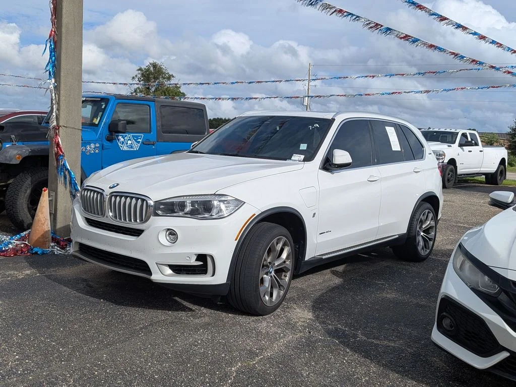 Used 2018 White BMW xDrive40e image 1