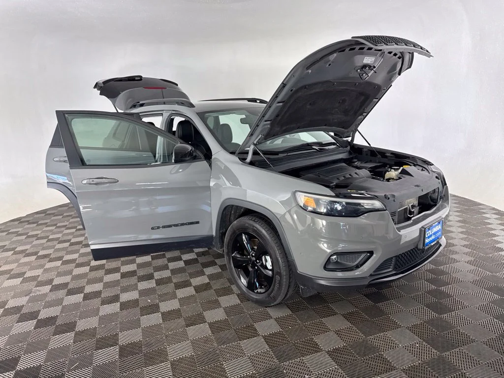 Used 2023 Gray Jeep Altitude image 13