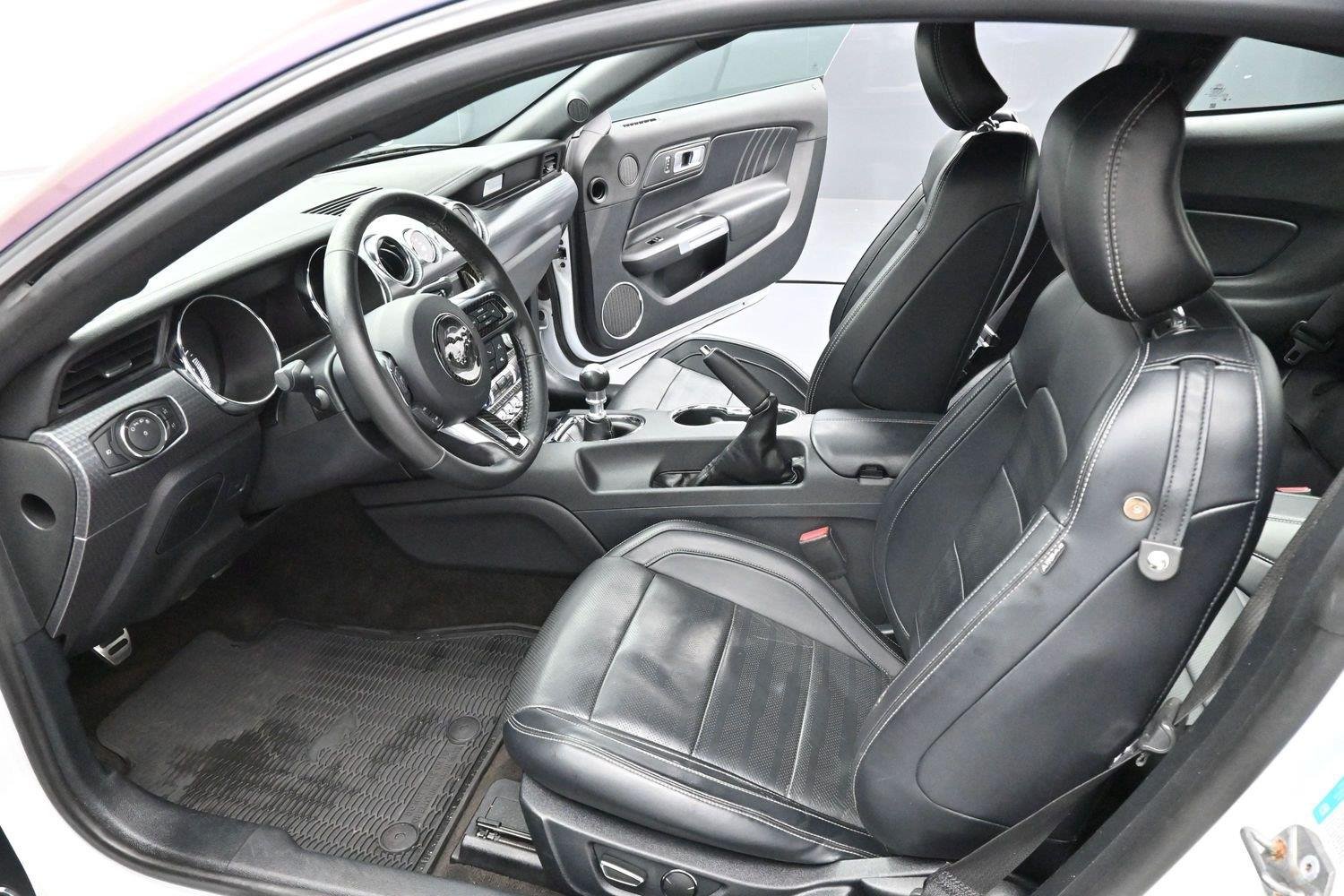 Used 2015 Oxford White Ford GT Premium image 12