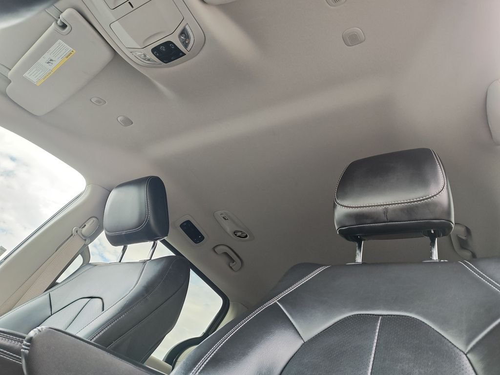 Used 2023 White Chrysler Touring L image 23