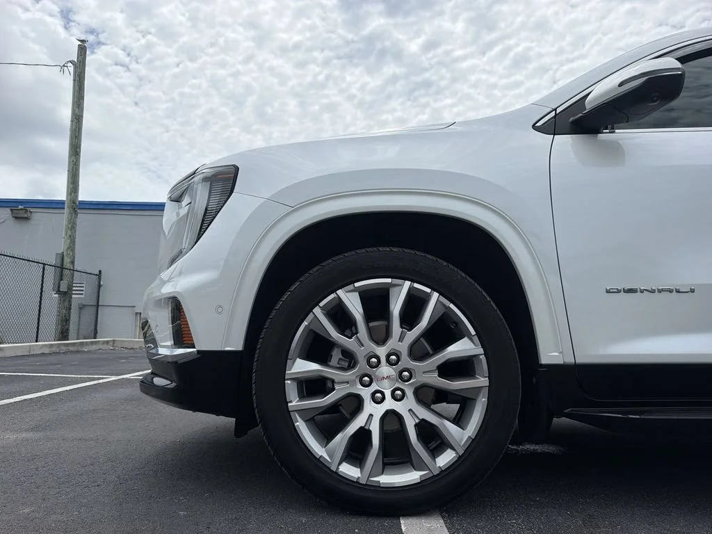 Used 2025 White Frost Tricoat GMC Denali image 40