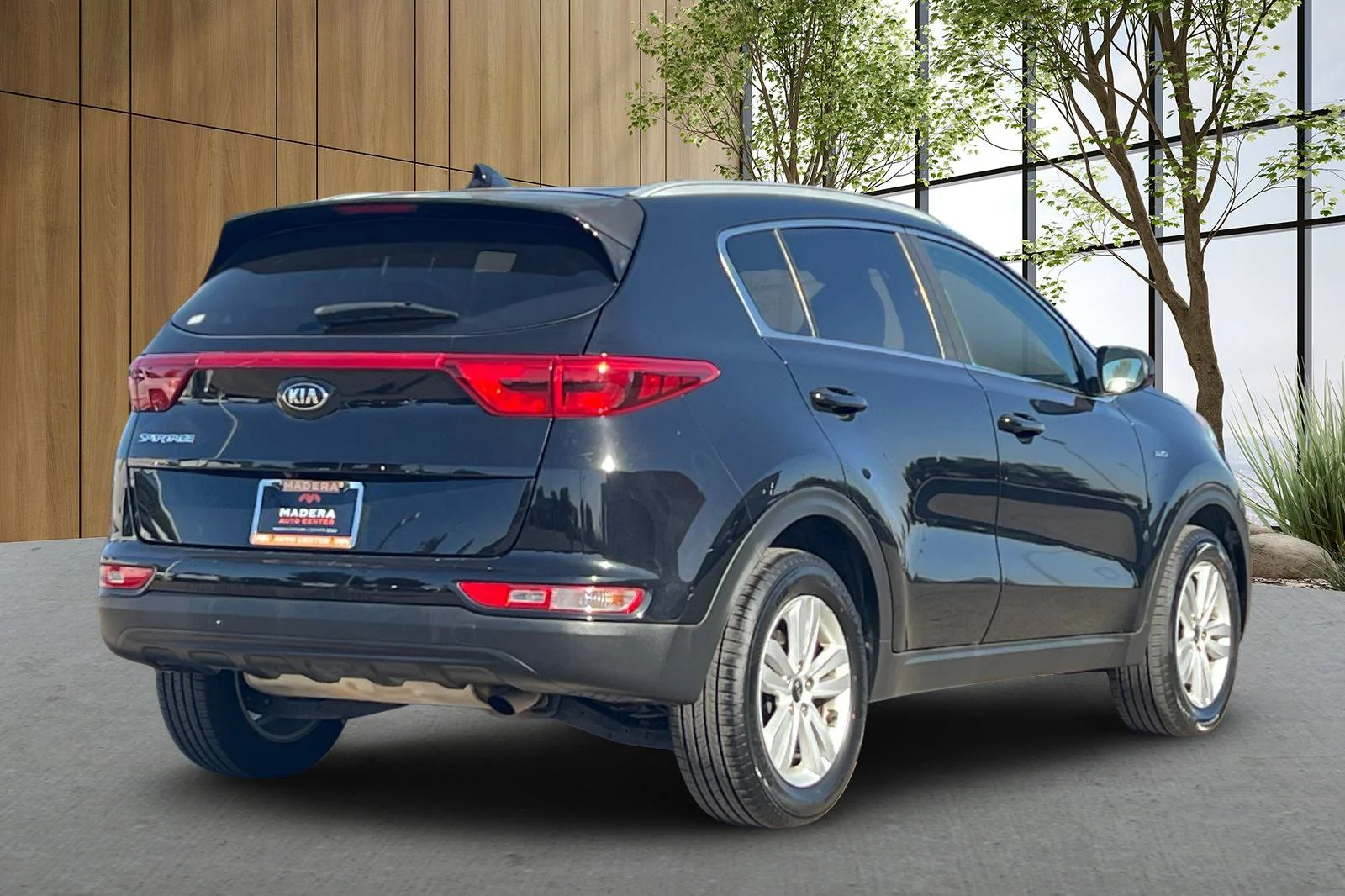 Used 2019 Red Kia LX image 4