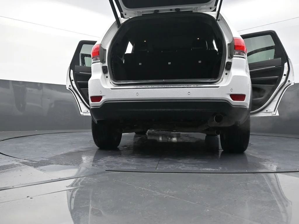 Used 2018 White Jeep Limited image 27