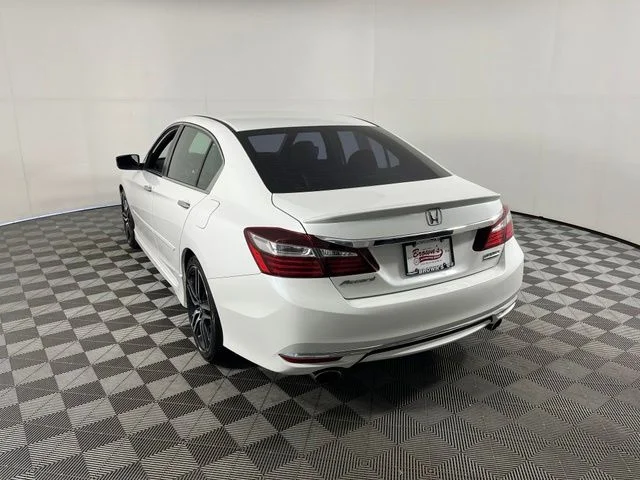 Used 2017  Honda Sport Special Edition image 5