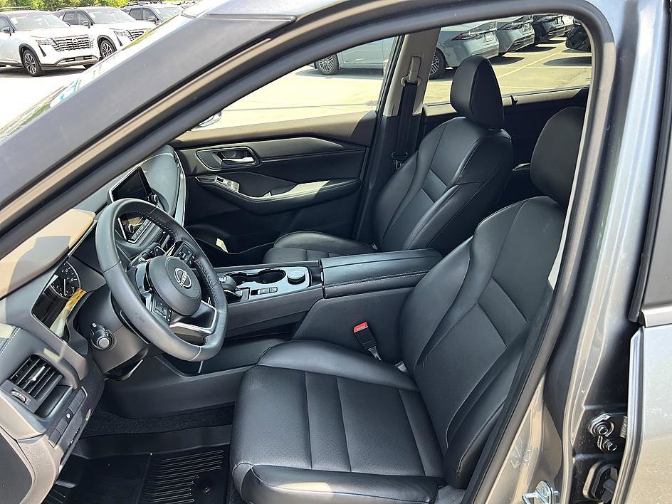 Used 2023 Gun Metallic Nissan SV image 13