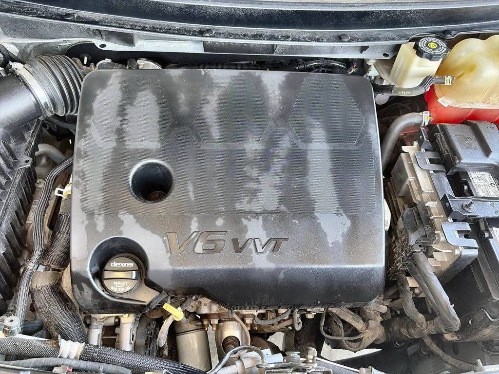 Used 2018 Silver Chevrolet LT image 31