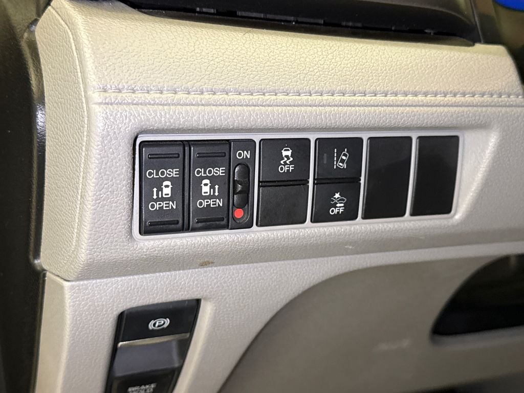 Used 2018 Modern Steel Metallic Honda EX image 23