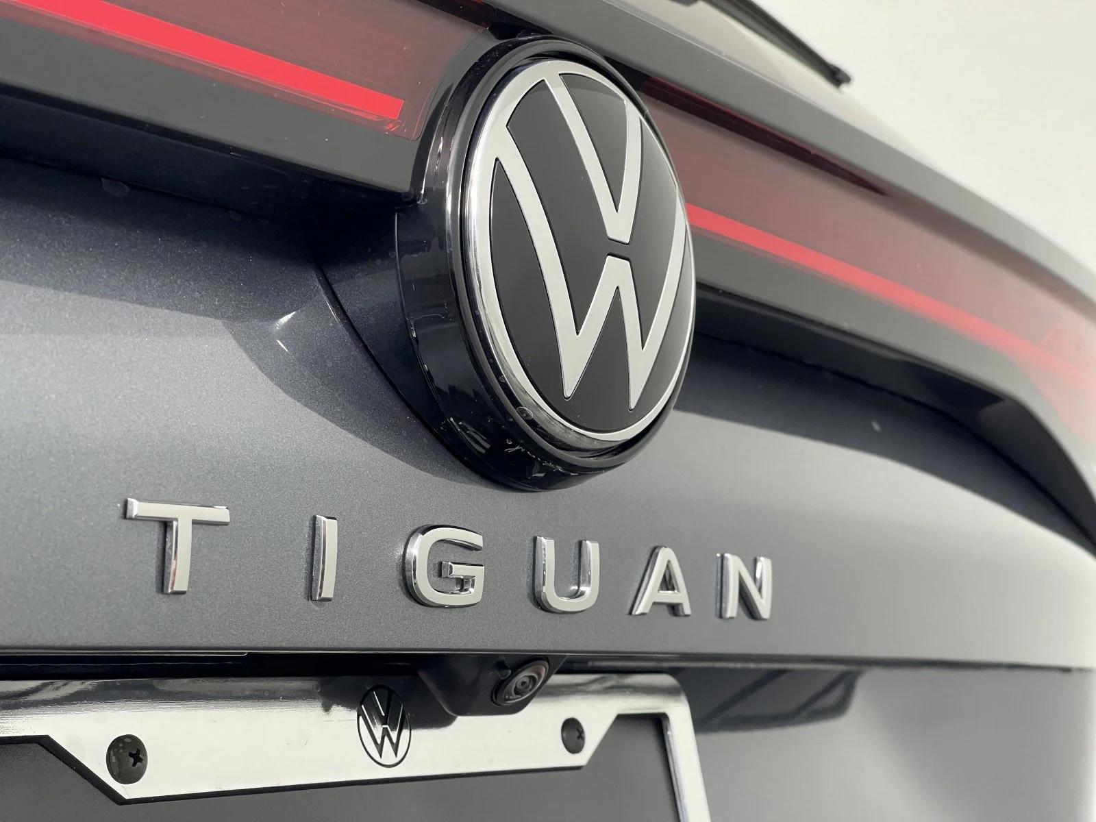 2025 Volkswagen Tiguan SE - Photo 14