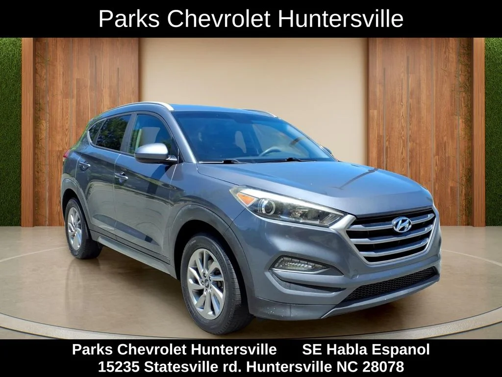 Used 2017 Gray Hyundai SE image 1
