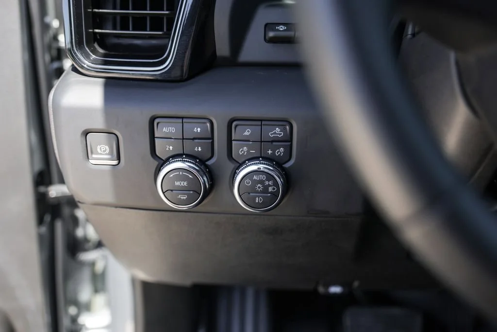 Used 2024 Sterling Metallic GMC AT4 image 18