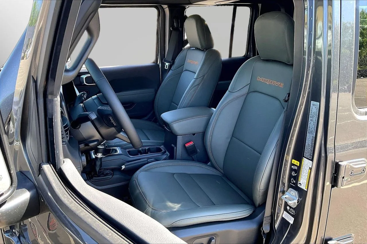 New 2026 Granite Crystal Metallic Clearcoat Jeep Mojave X image 17