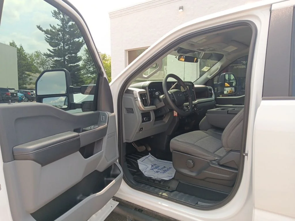 Used 2024 Oxford White Ford XL image 10