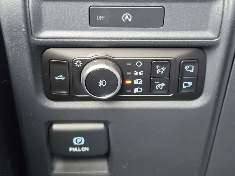 Used 2025 Space White Metallic Ford XLT image 13
