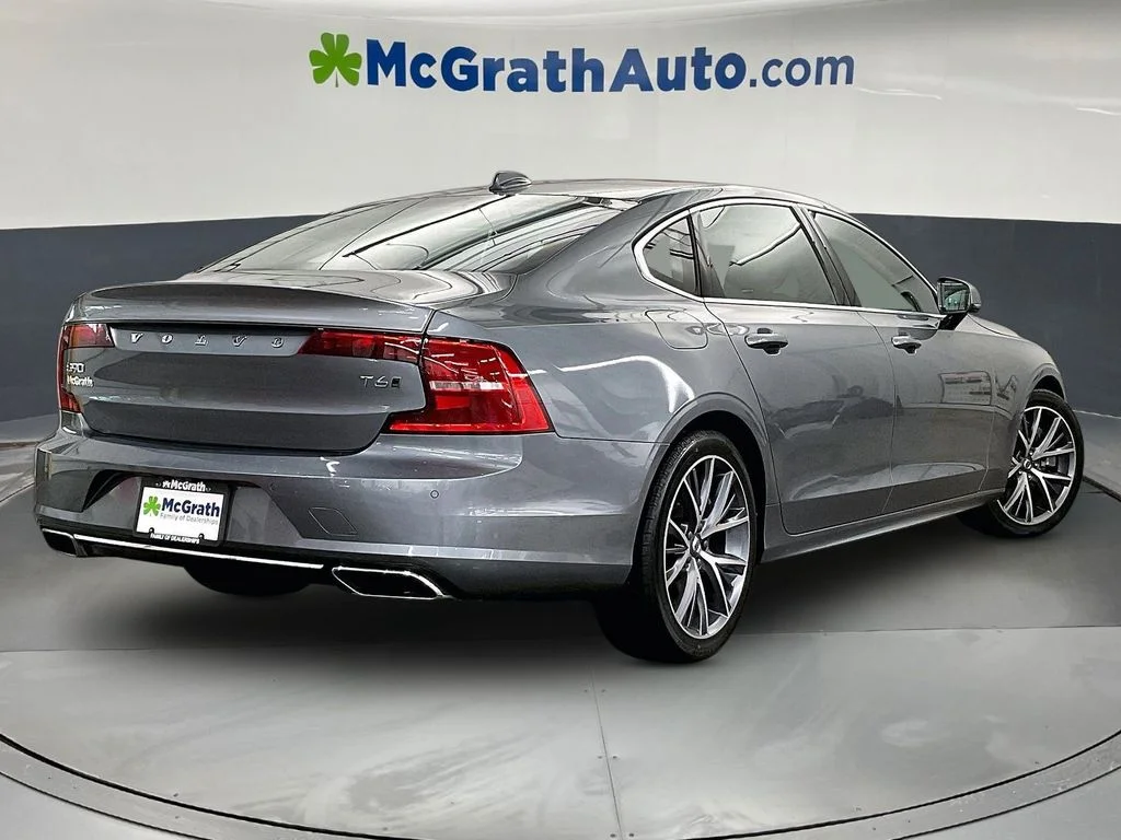 Used 2019 Gray Volvo T6 Momentum image 16