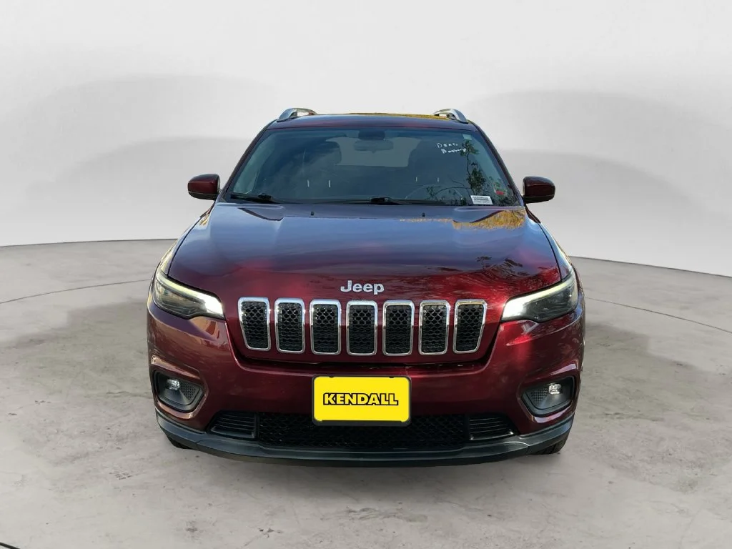 Used 2019 Red Jeep Latitude Plus image 3