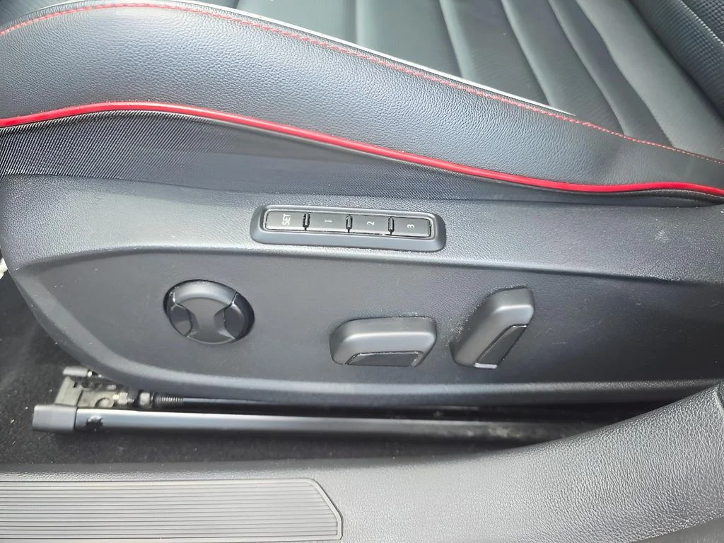 Used 2024 Kings Red Metallic Volkswagen SE image 19