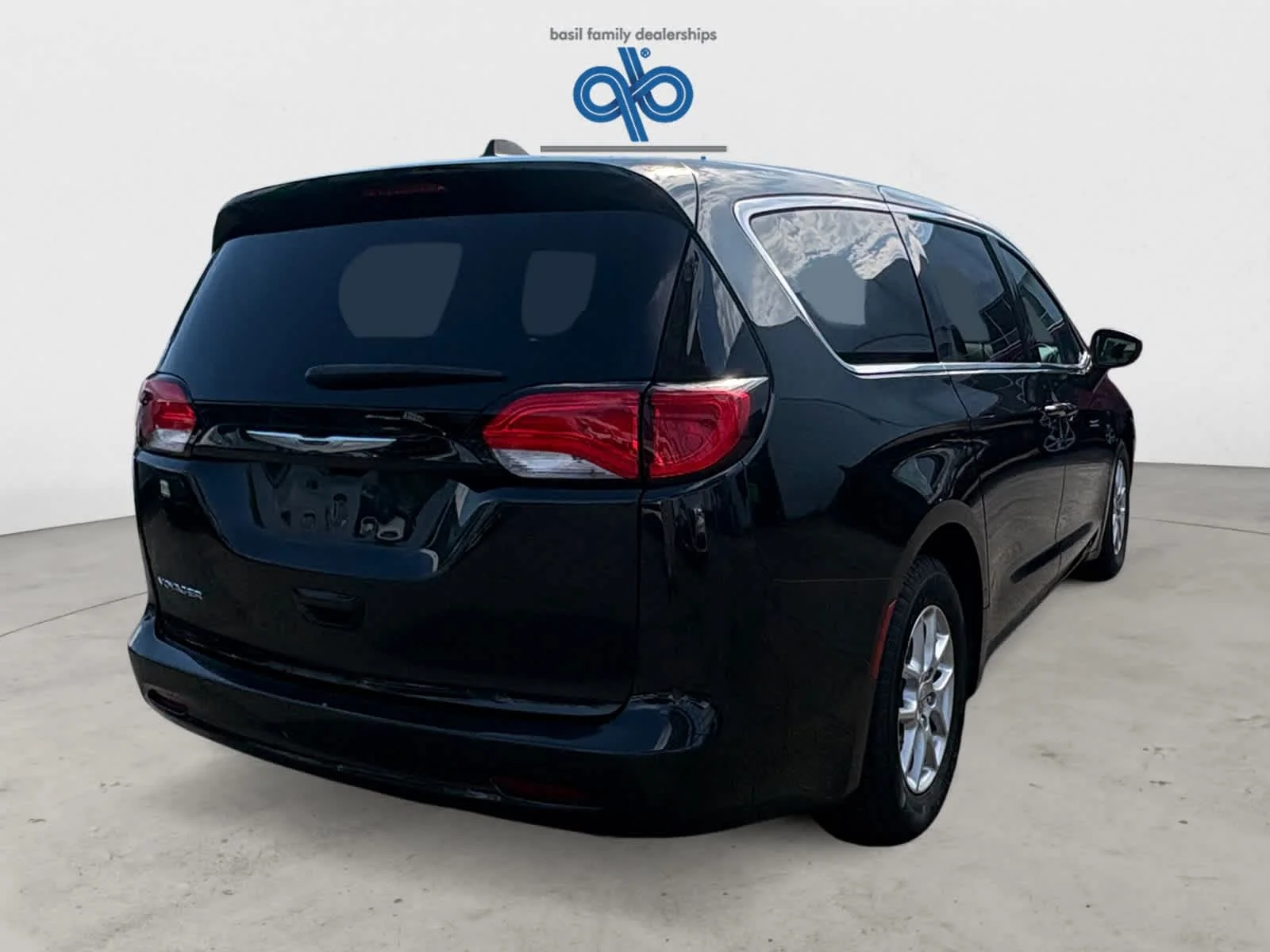 Used 2023 Brilliant Black Crystal Pearlcoat Chrysler LX image 7