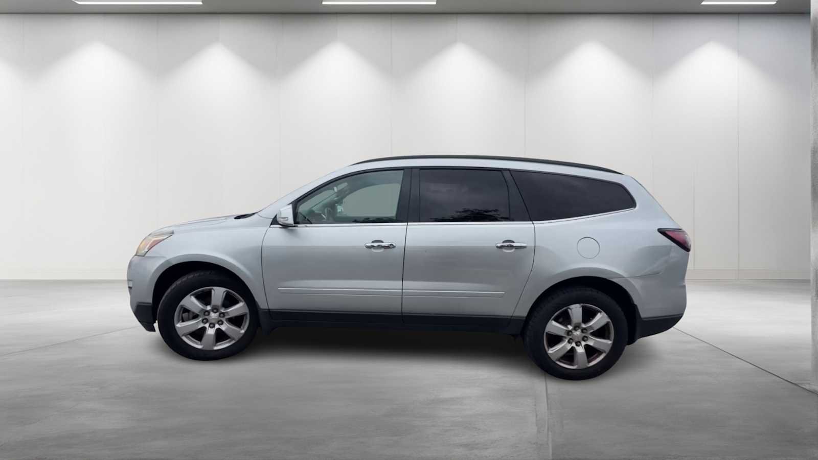 Used 2016 Silver Ice Metallic Chevrolet LT image 4