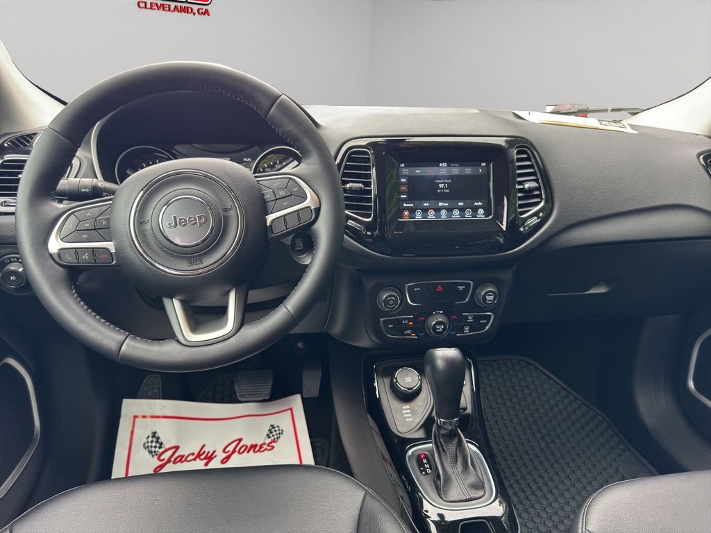 Used 2019 Granite Crystal Met Jeep Altitude image 19