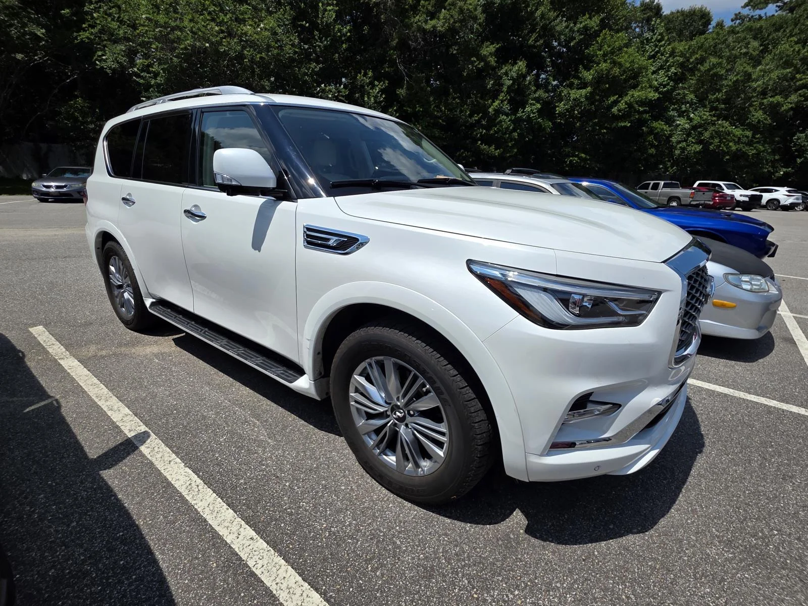 2022 INFINITI QX80 Luxe's photo