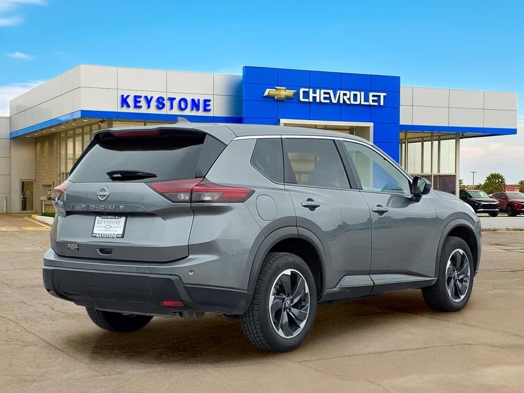 Used 2025 Gray Nissan SV FWD image 7