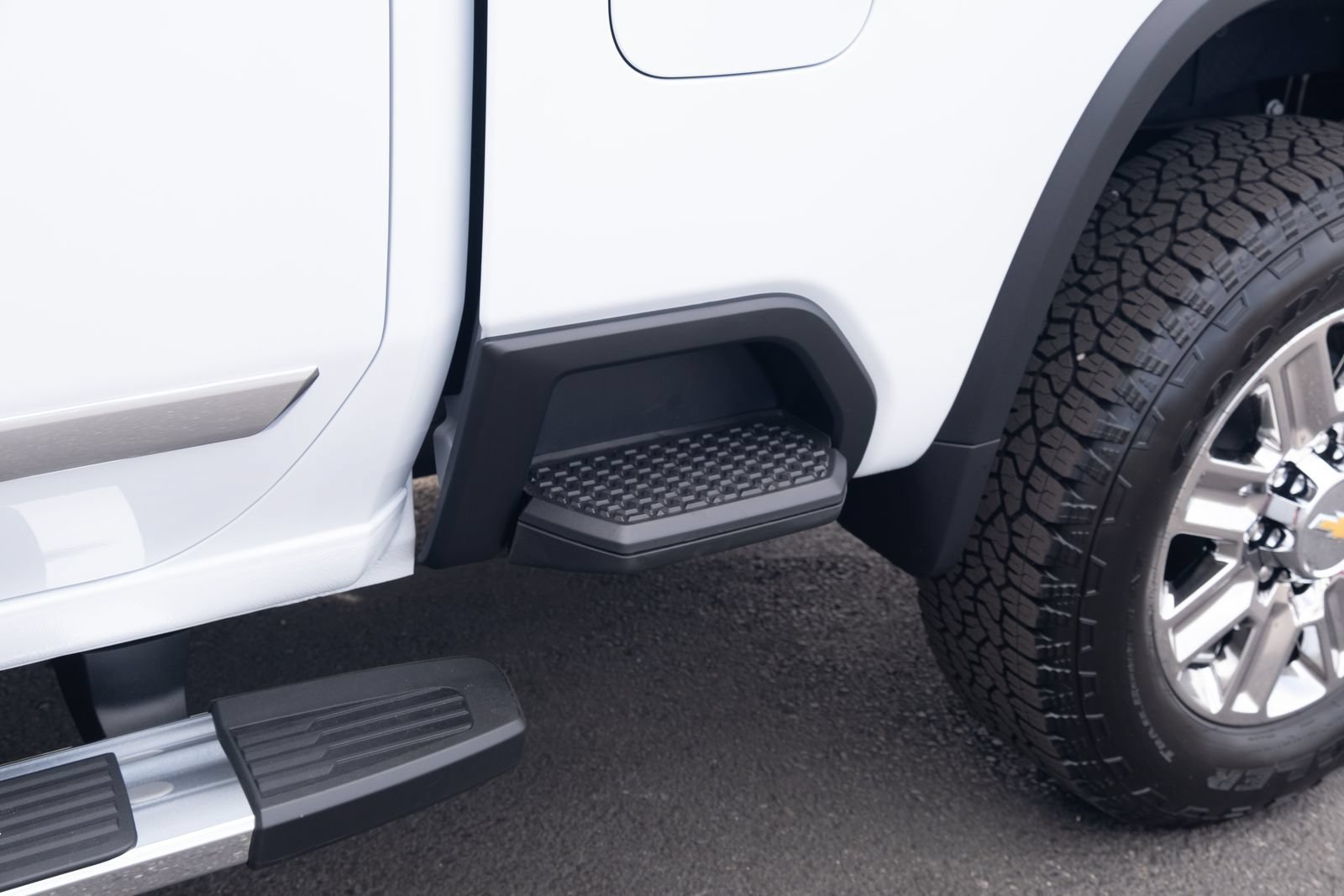 New 2026 Polar White Tricoat Chevrolet High Country image 35