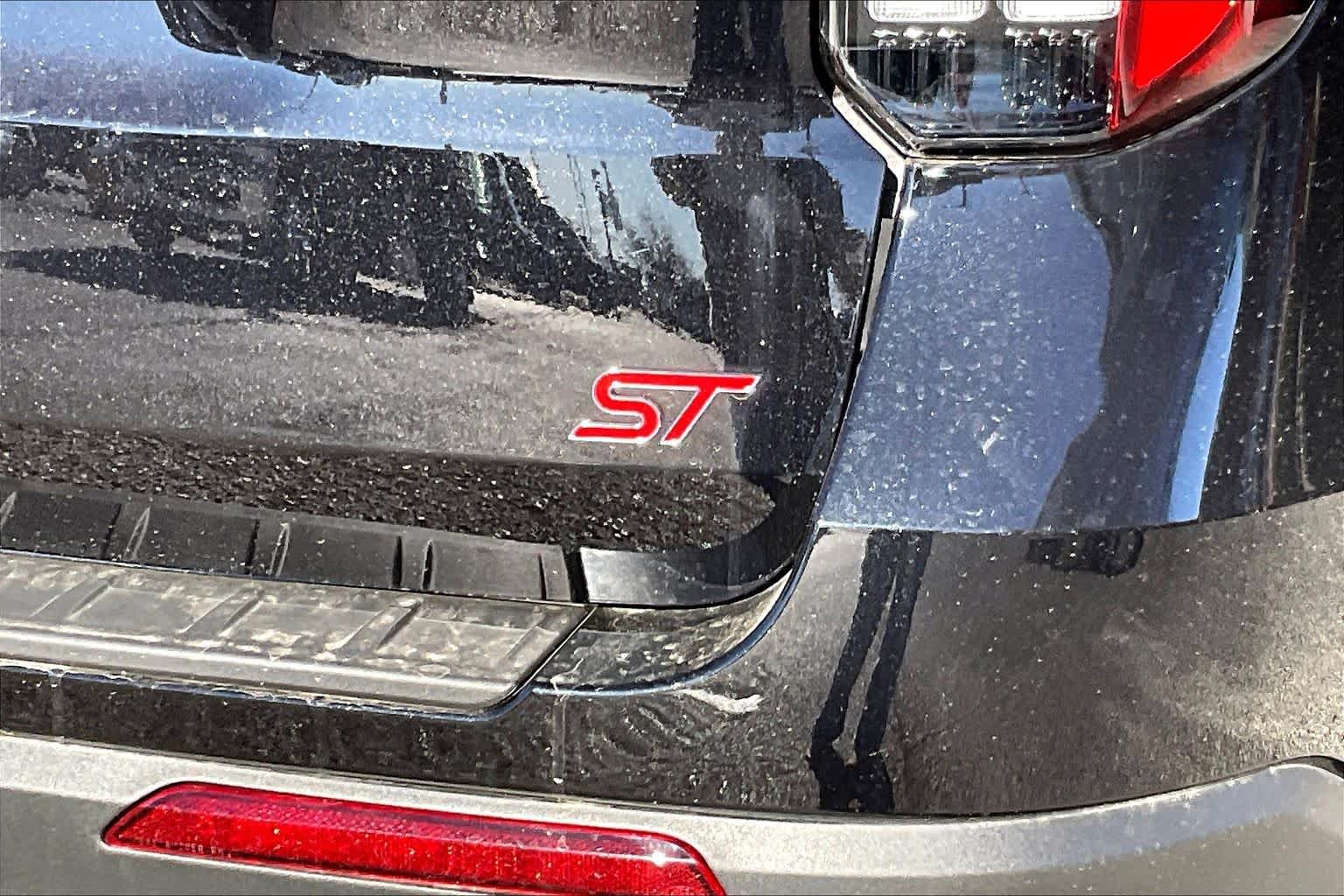 New 2026 Star White Metallic Tri-Coat Ford ST-Line image 14