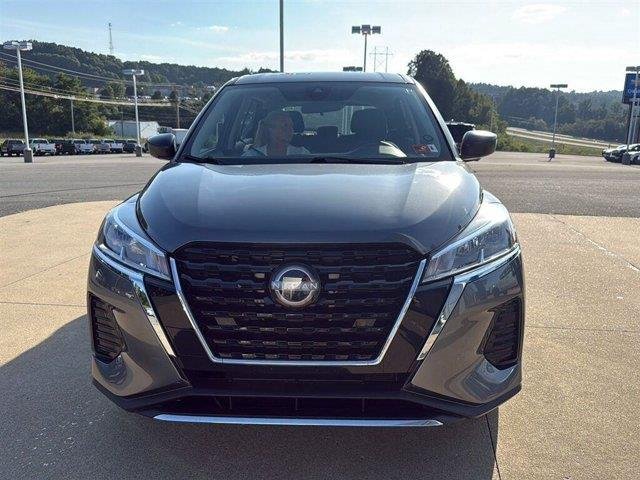 Used 2025 Gun Metallic Nissan S image 3