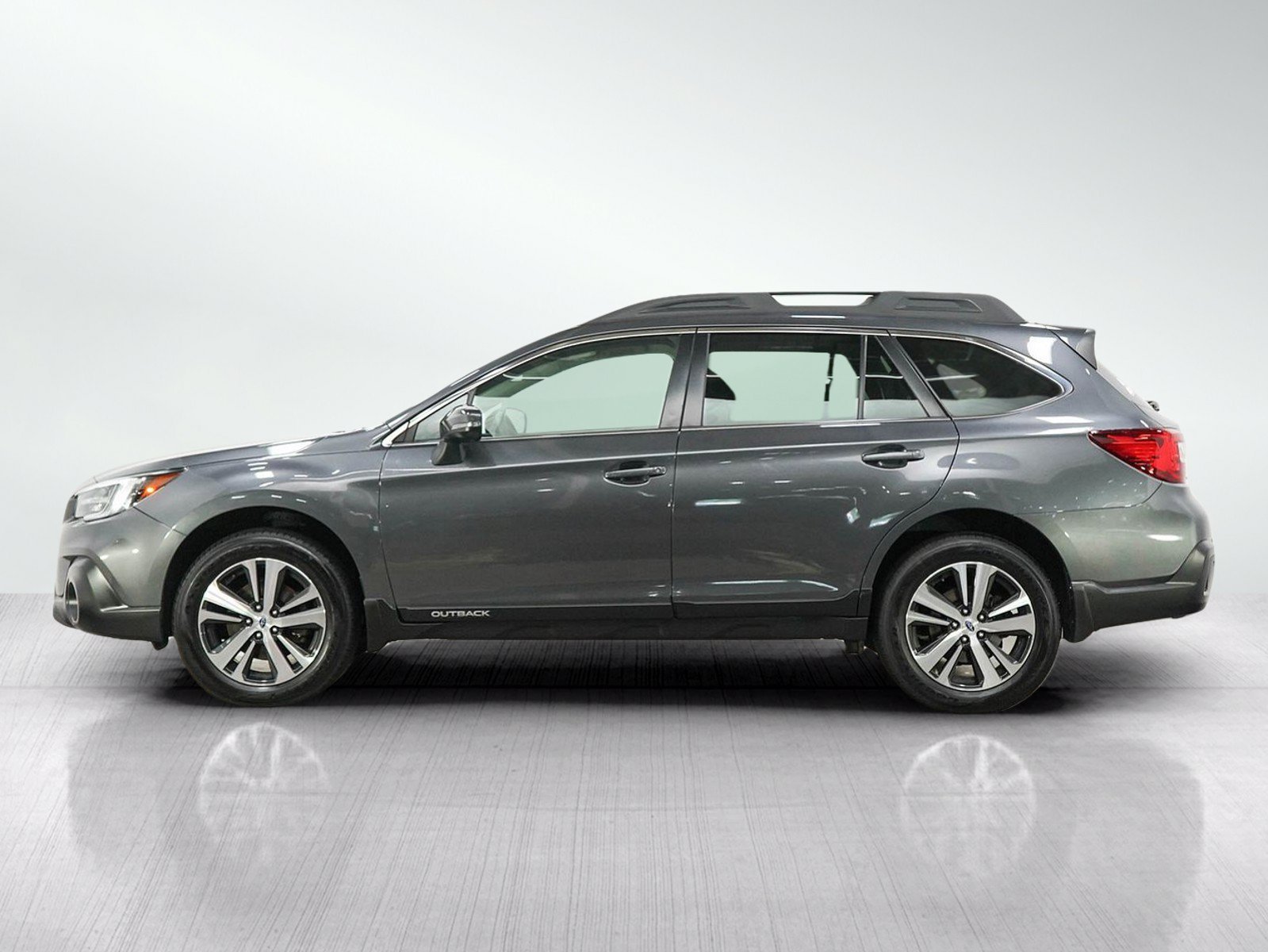 Used 2018 Subaru Outback Limited with VIN 4S4BSANCXJ3371481 for sale in South Saint Paul, Minnesota