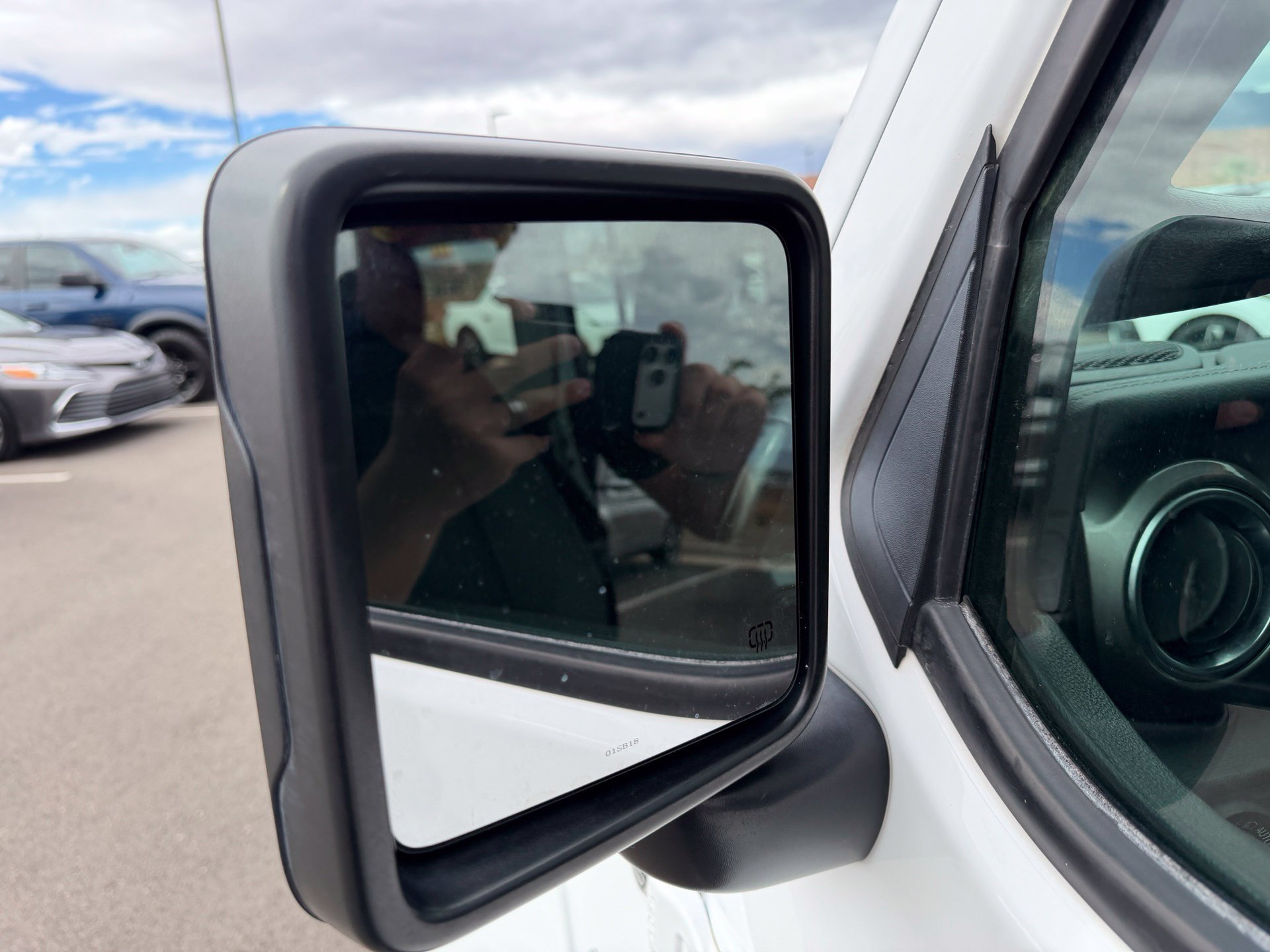 Used 2020 White Jeep Unlimited Sahara image 16