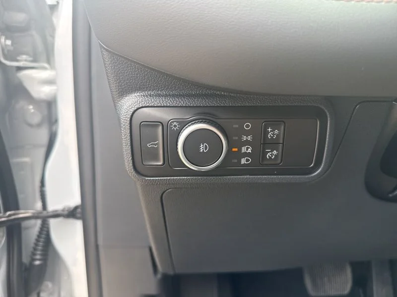 New 2026 Space White Metallic Ford Active image 30