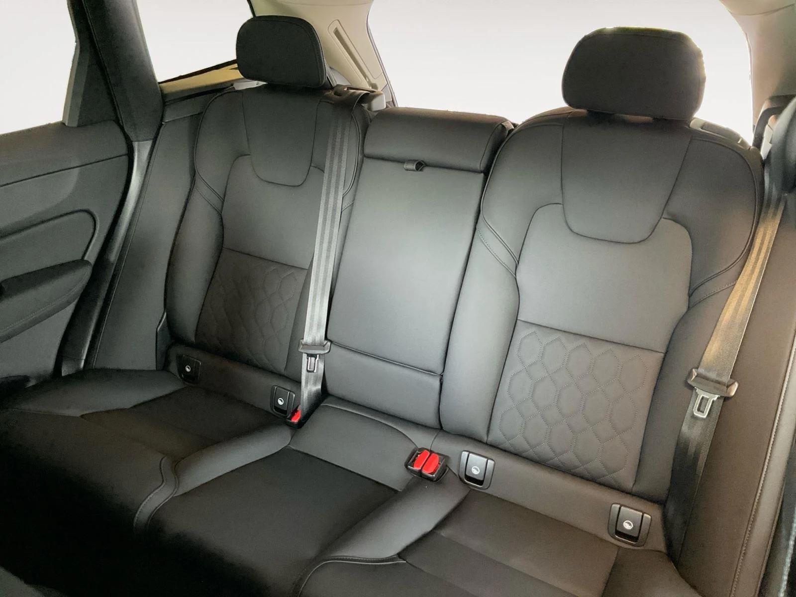 2026 Volvo XC60 Plus - Photo 13