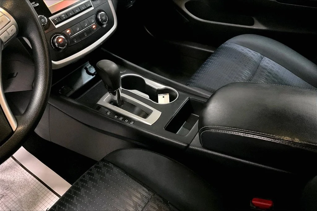 Used 2016 Black Nissan 2.5 S image 16