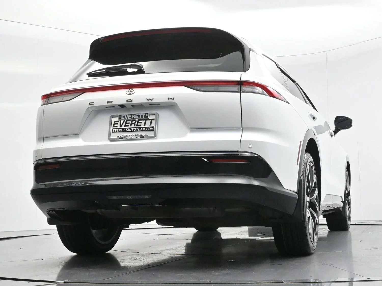 Used 2025  Toyota XLE image 49