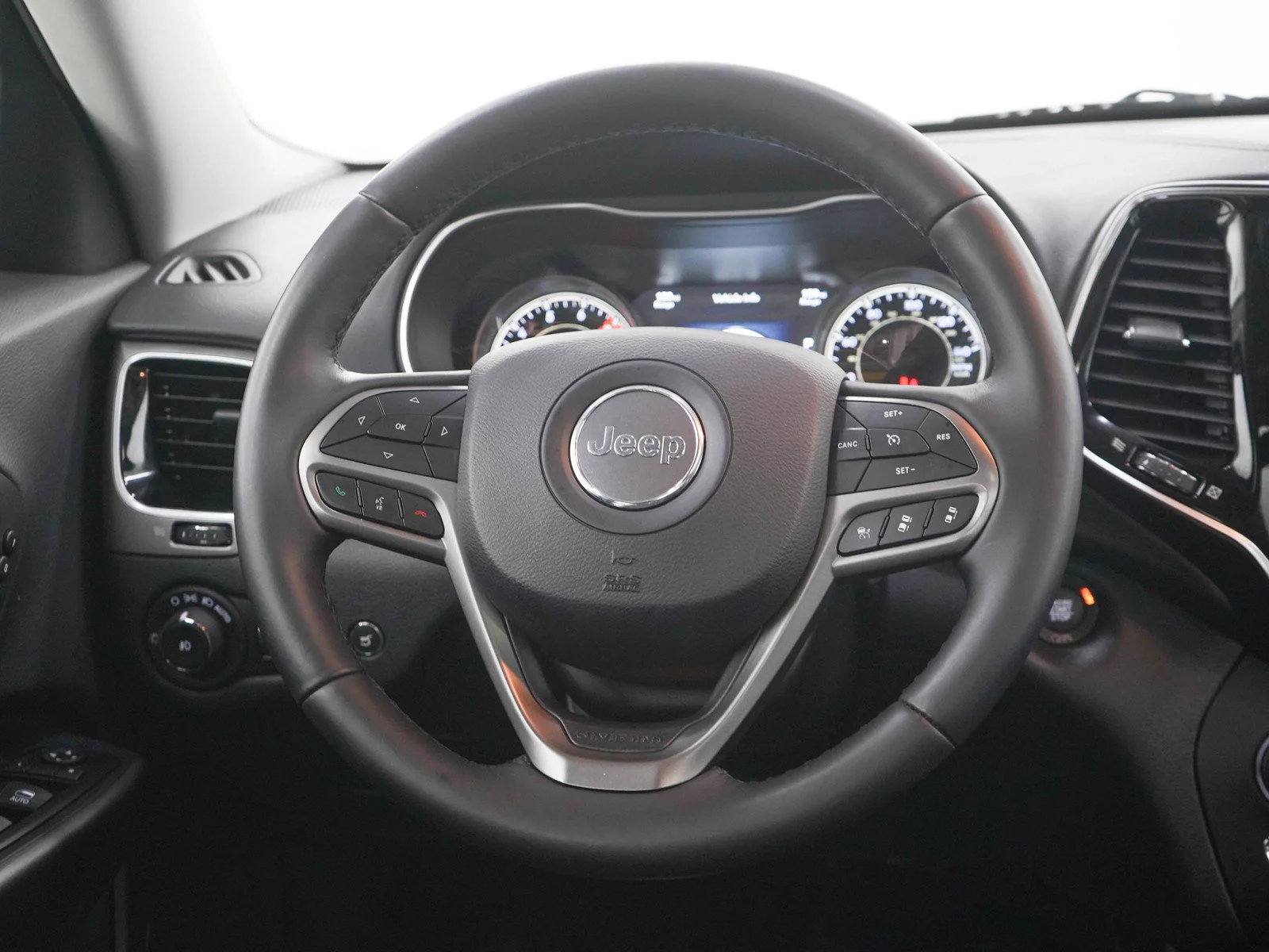 Used 2019 Bright White Clearcoat Jeep Limited image 15