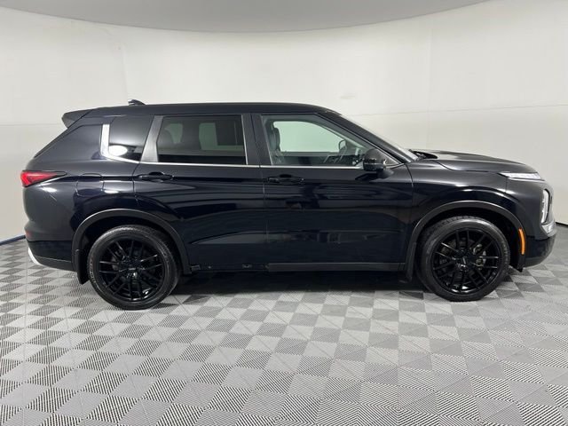 Used 2022 Black Mitsubishi SE image 8