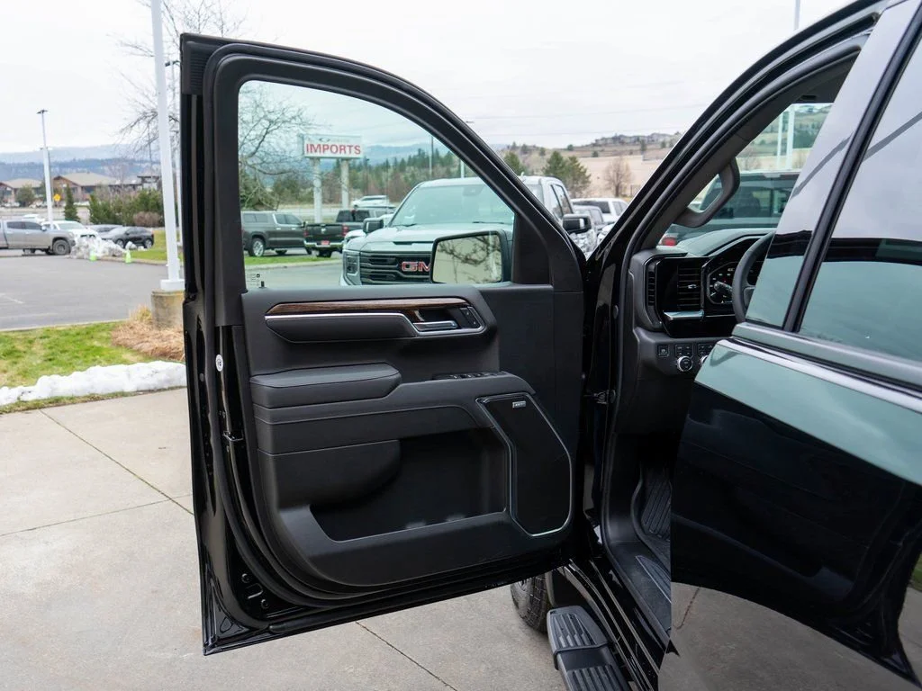 New 2026 Onyx Black GMC Elevation image 15