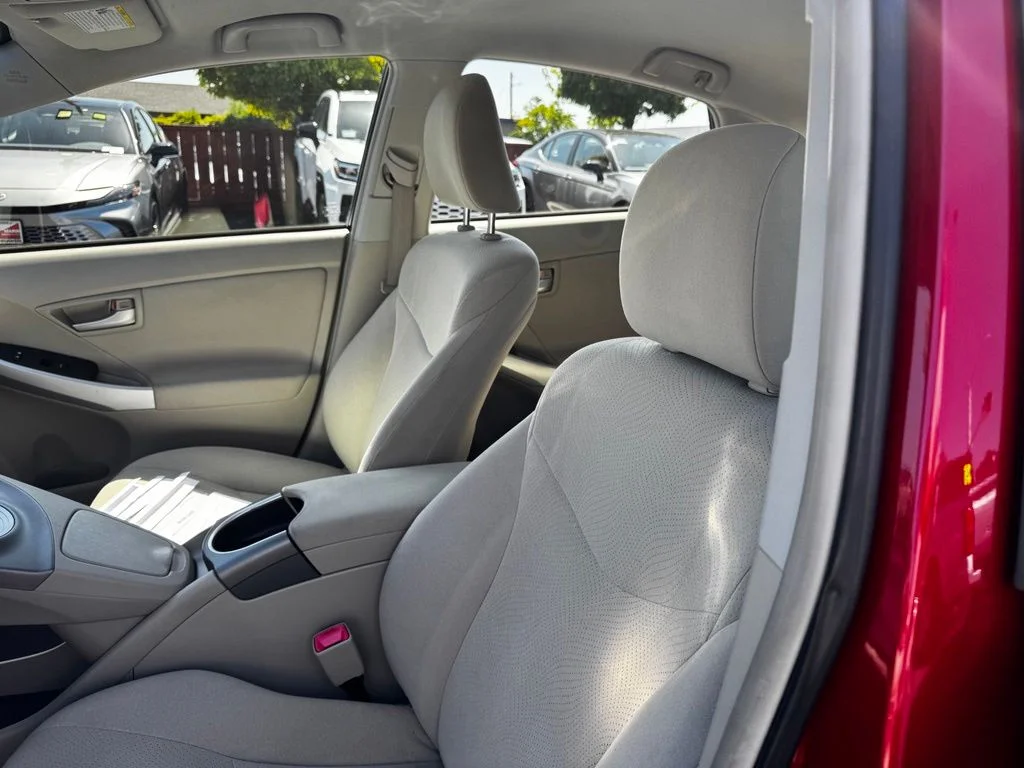 Used 2013 Red Toyota Two image 16