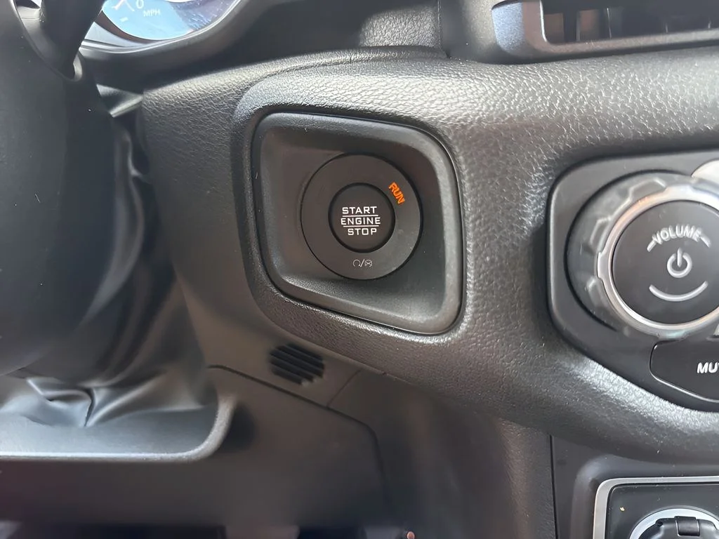 Used 2025 Red Jeep Sport S image 18