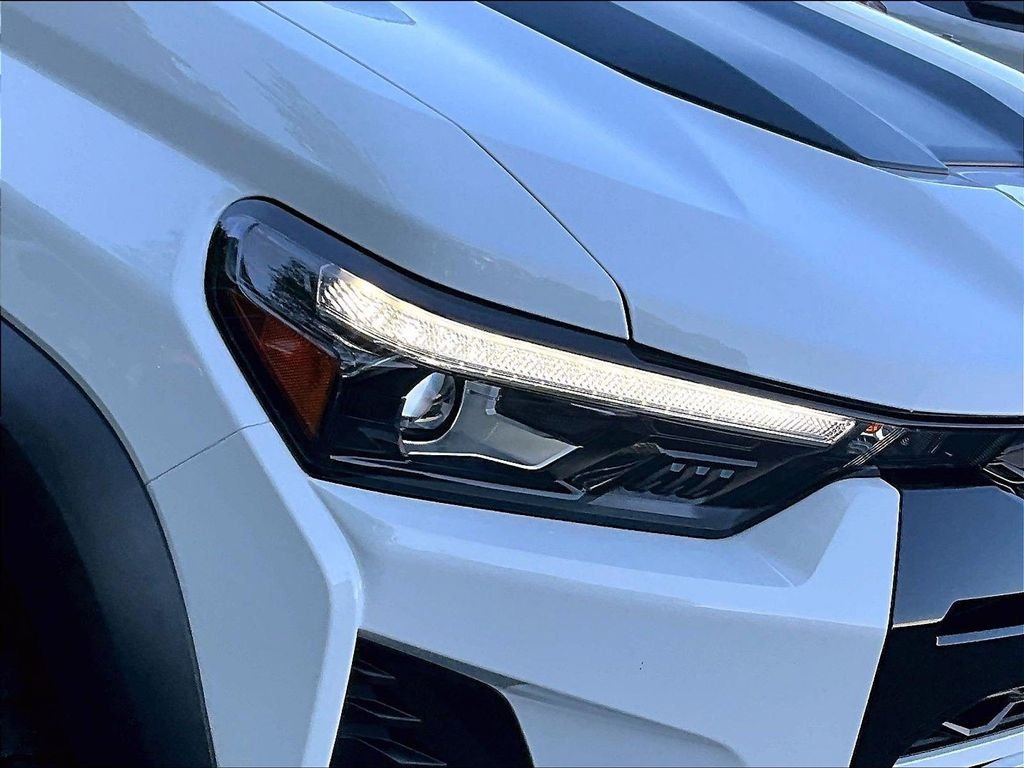 Used 2024 White Chevrolet ZR2 image 32