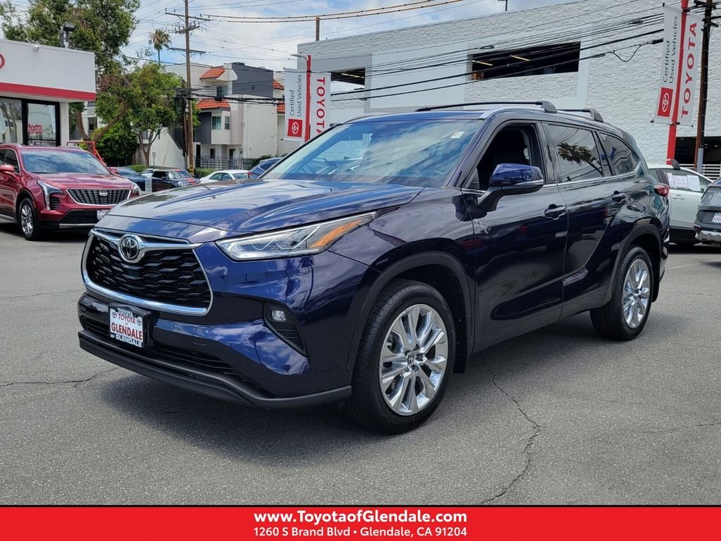 2023 Toyota Highlander Limited FWD's photo