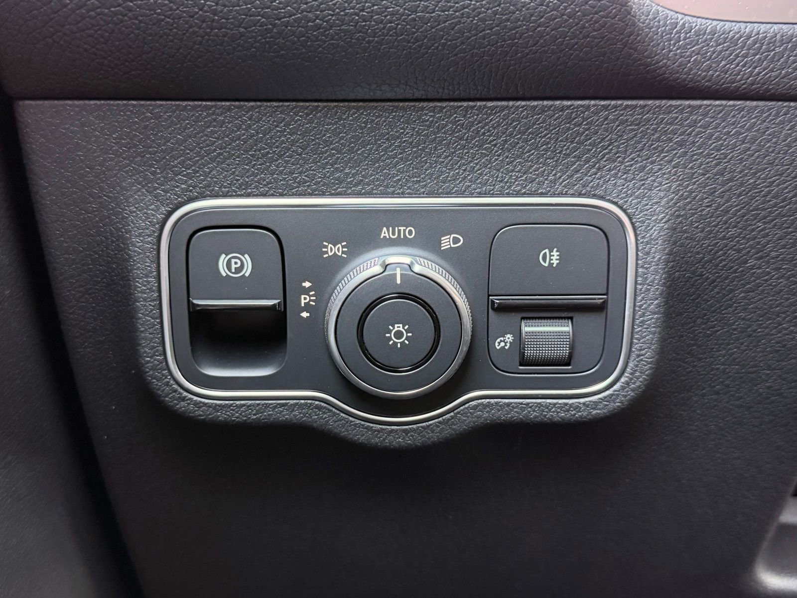 New 2026 Polar White Mercedes-Benz GLB 250 image 49