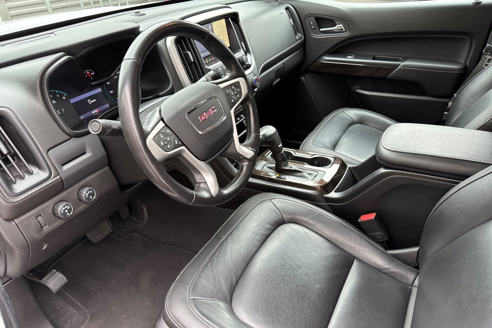 Used 2021 Summit White GMC 4WD Elevation image 10