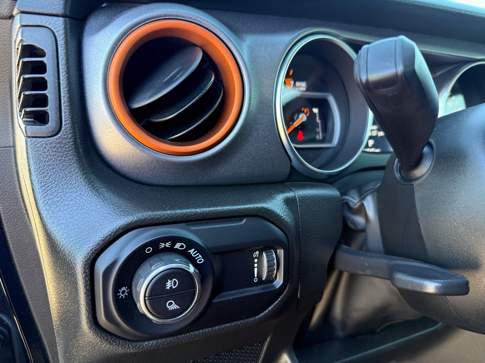 2023 Jeep Gladiator Mojave - Photo 13