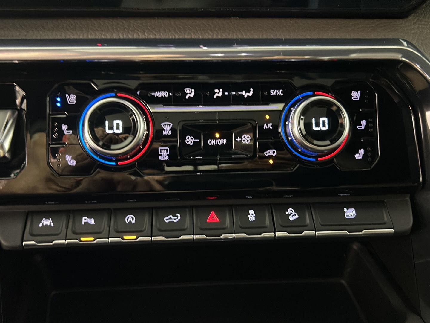 Used 2024 White Frost Tricoat GMC Denali image 21